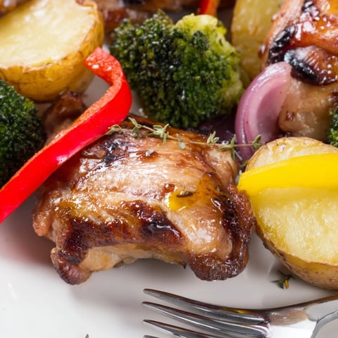 Honey Lemon Roasted Chicken Sheet Pan bursting with golden thighs, bright vegetables, and a zesty glaze.